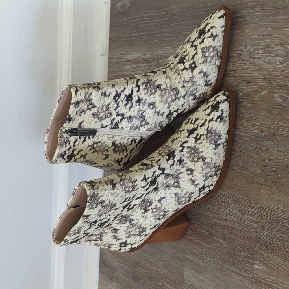 1 state snake booties